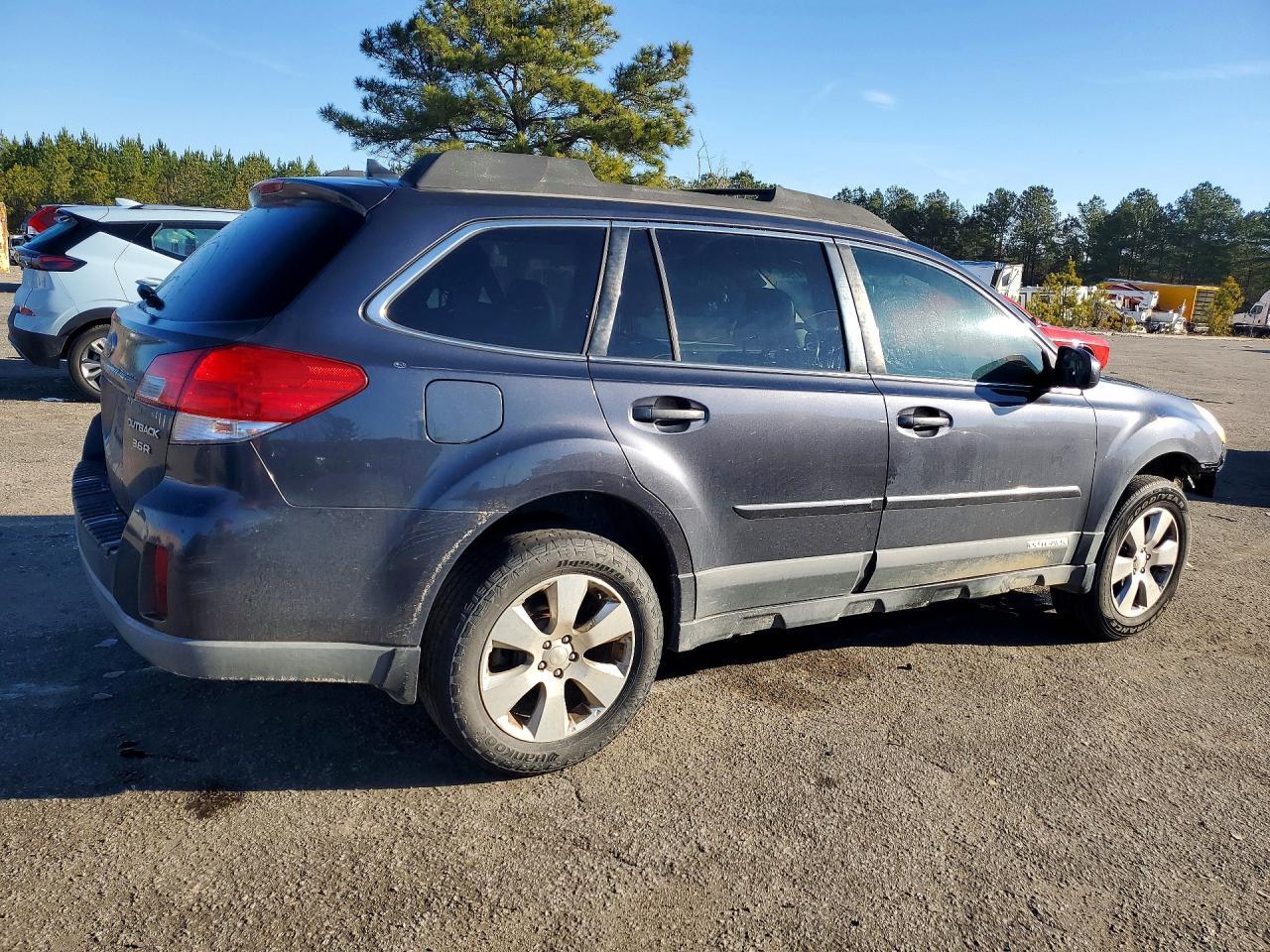2011 Subaru Outback 3.6R Limited - Фото 3