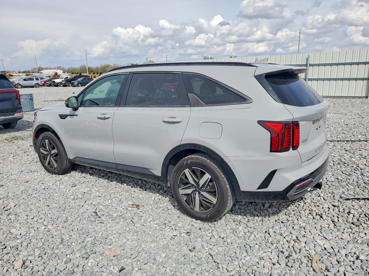 2022 Kia Sorento Ex - Image 2