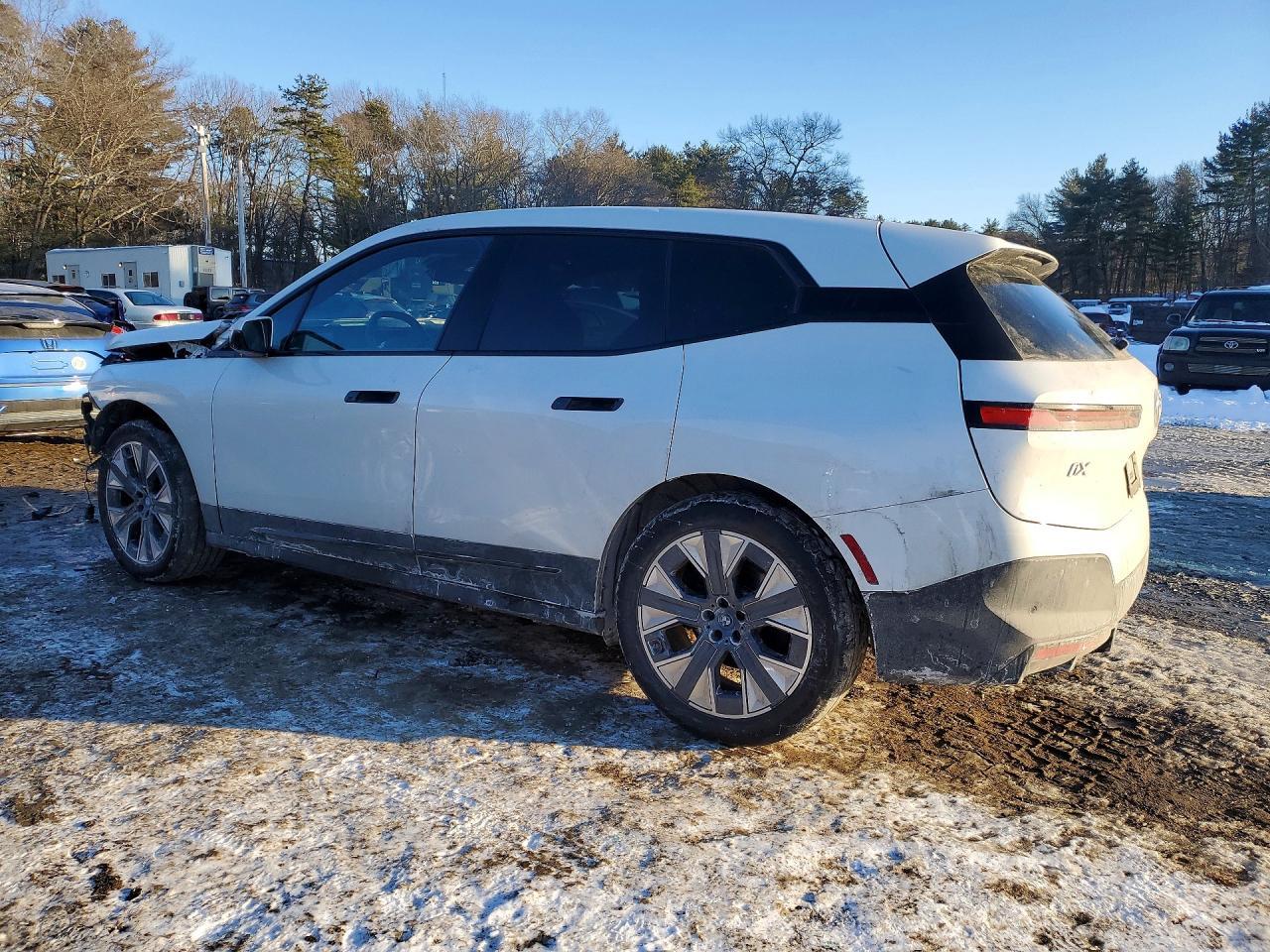 2024 BMW Ix xDrive50 - Фото 2