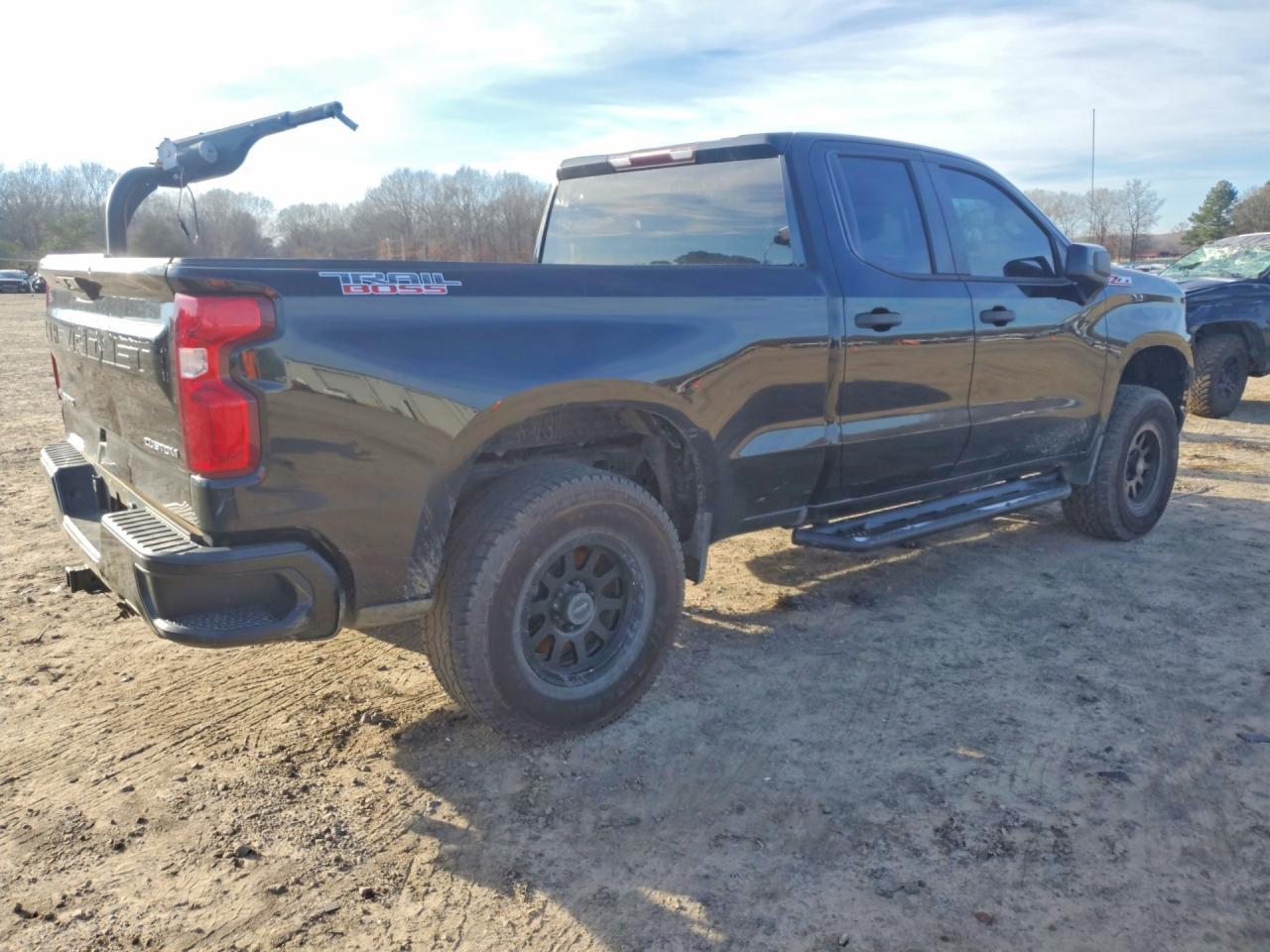 2019 Chevrolet Silverado K1500 Trail Boss Custom - Фото 3