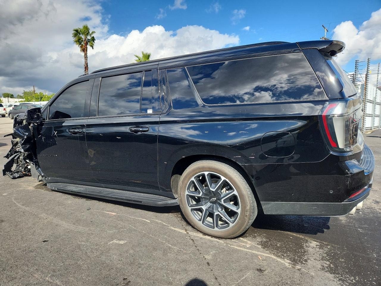 2025 Chevrolet Suburban C1500 Rst - Фото 2