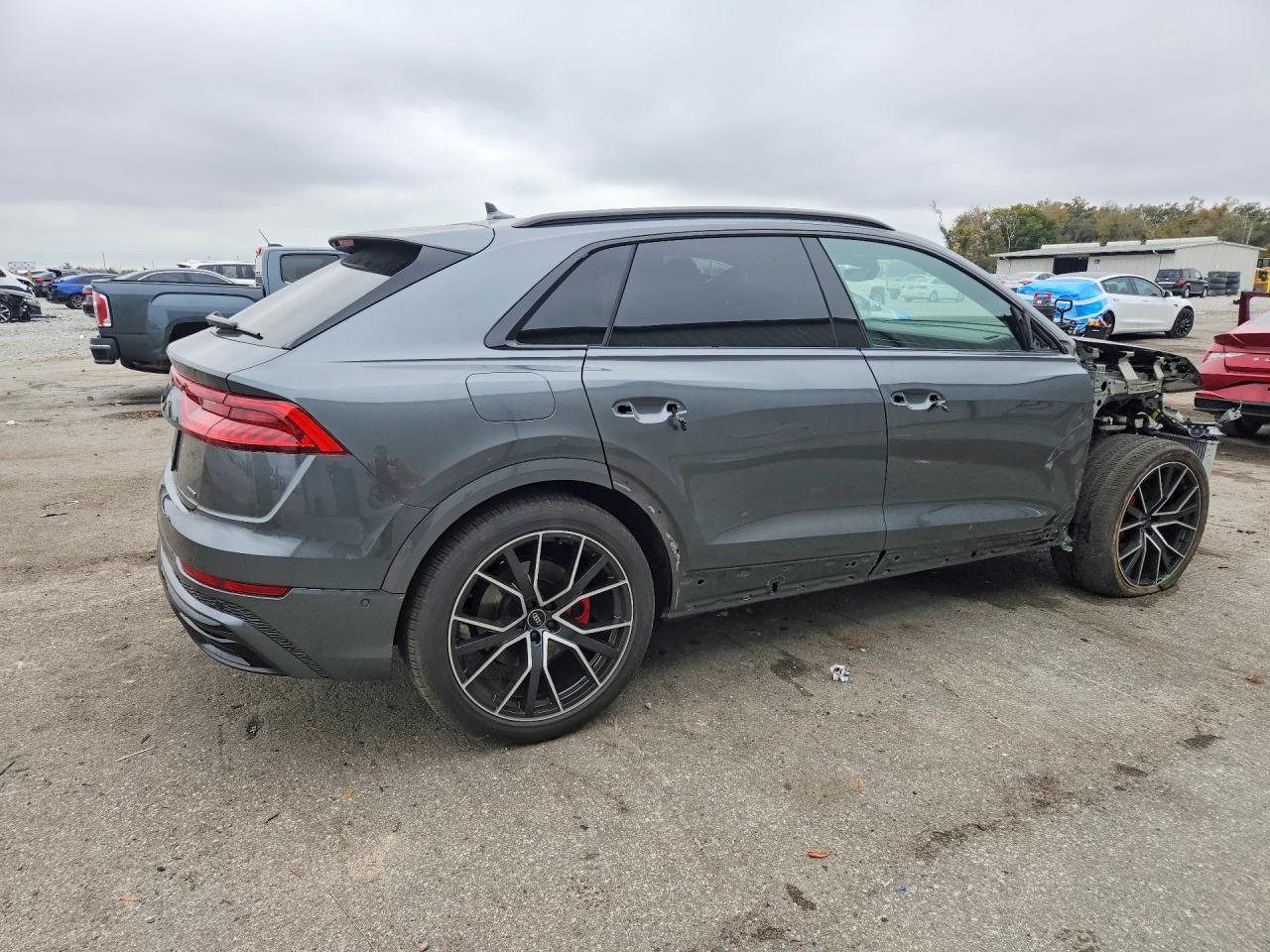 2021 Audi Q8 Prestige S-Line - Фото 3