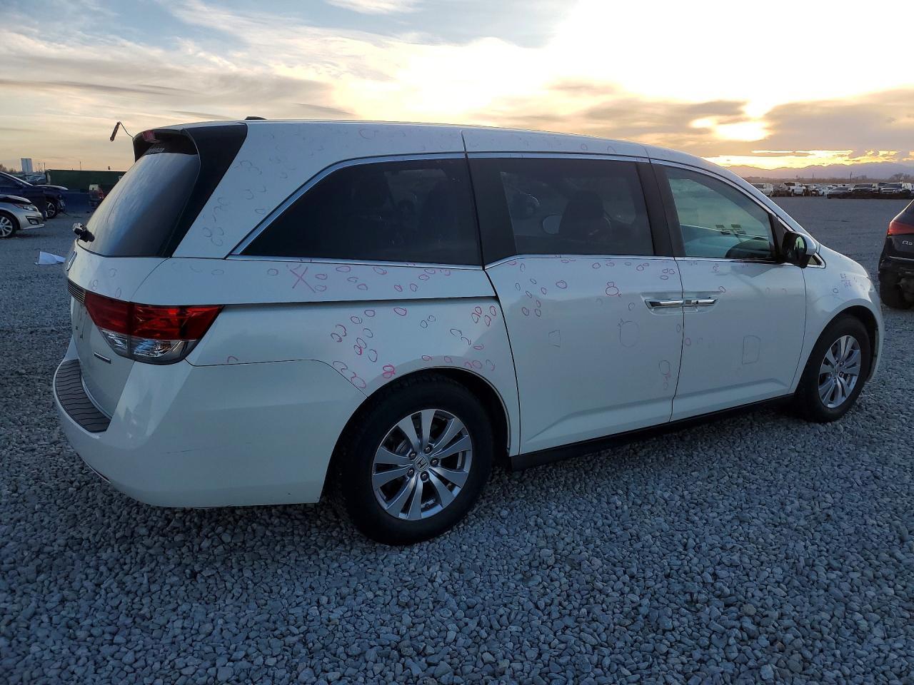 2016 Honda Odyssey Se - Image 3