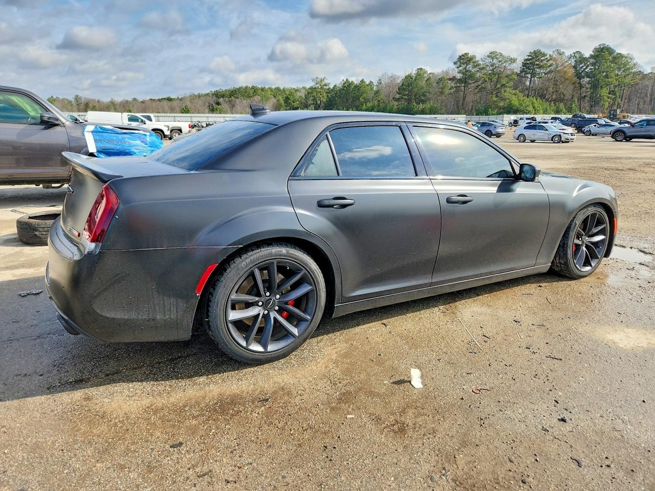 2023 Chrysler 300C - Фото 3