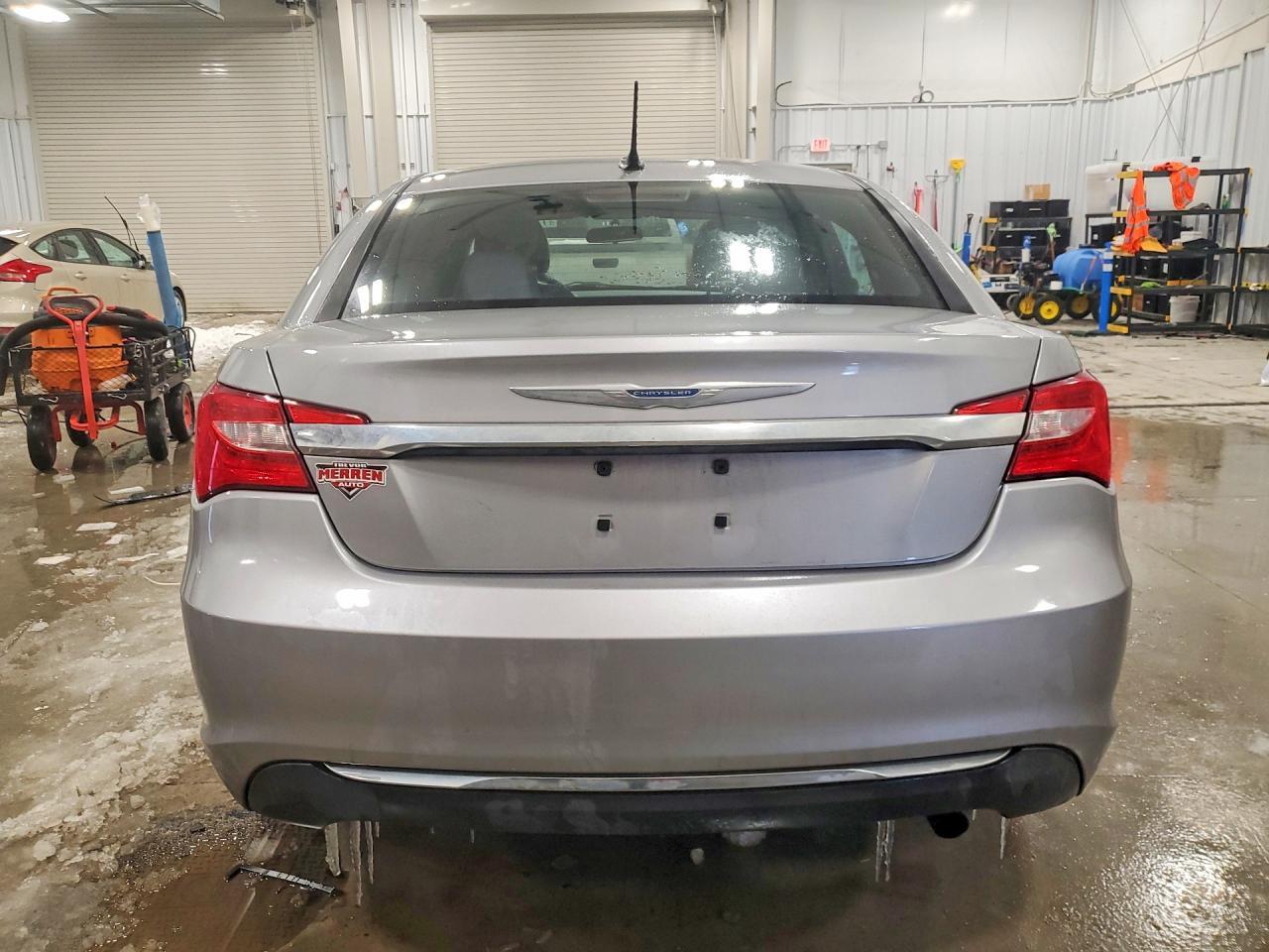 2013 Chrysler 200 Lx - Фото 6
