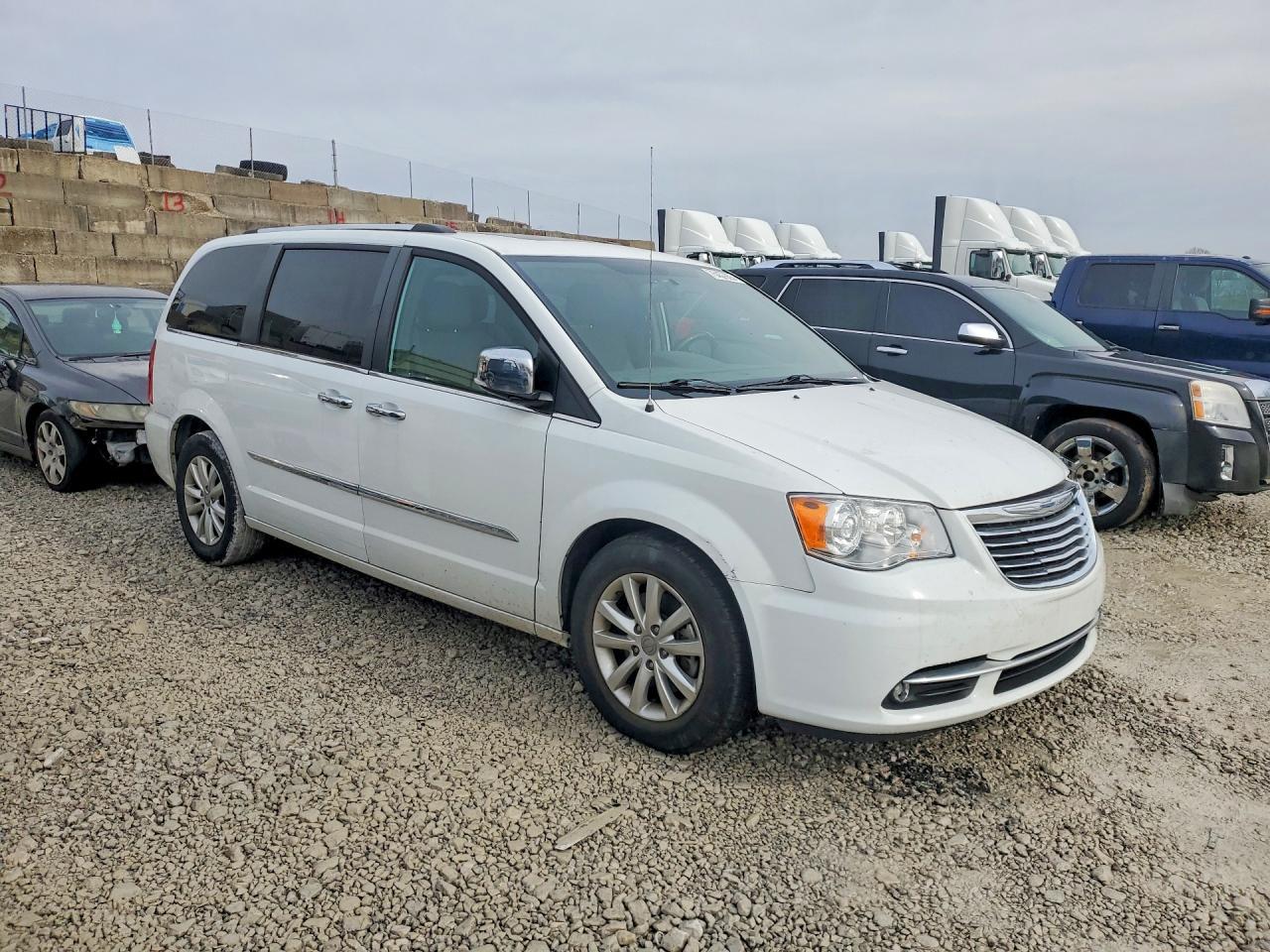 2016 Chrysler Town & Country Limited Platinum - Фото 4