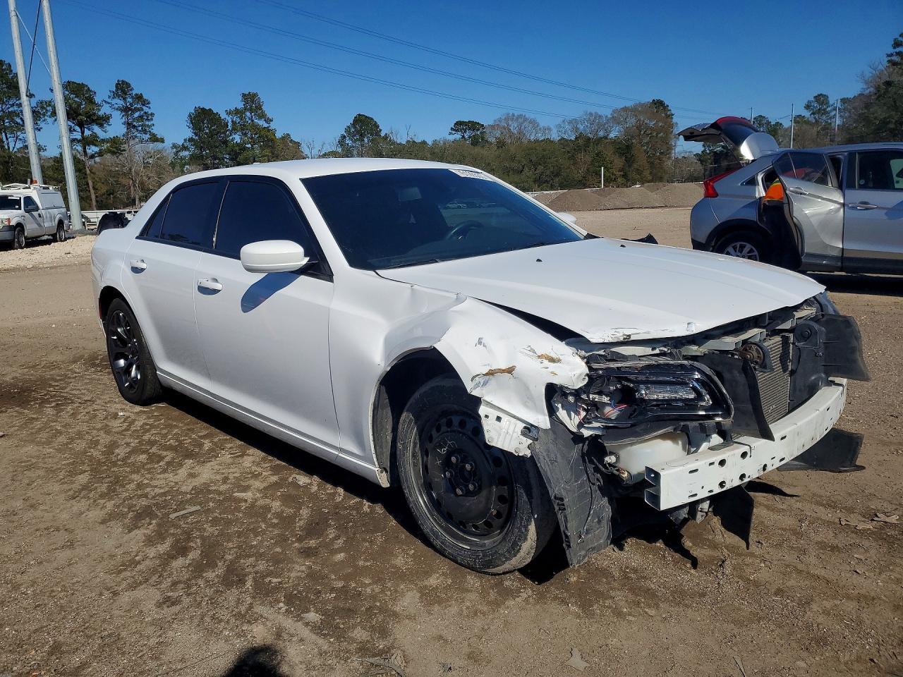 2018 Chrysler 300 S - Image 4