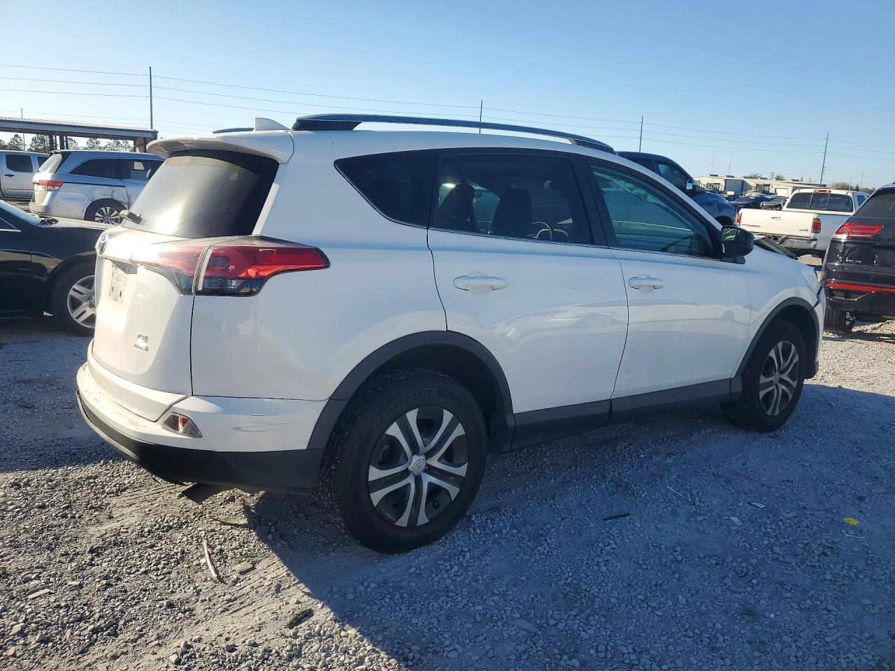 2018 Toyota Rav4 Le - Image 3