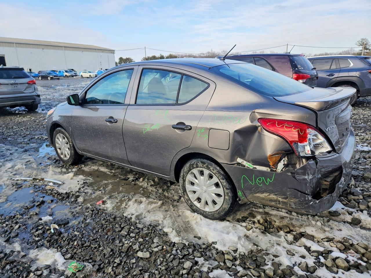2016 Nissan Versa S - Фото 2