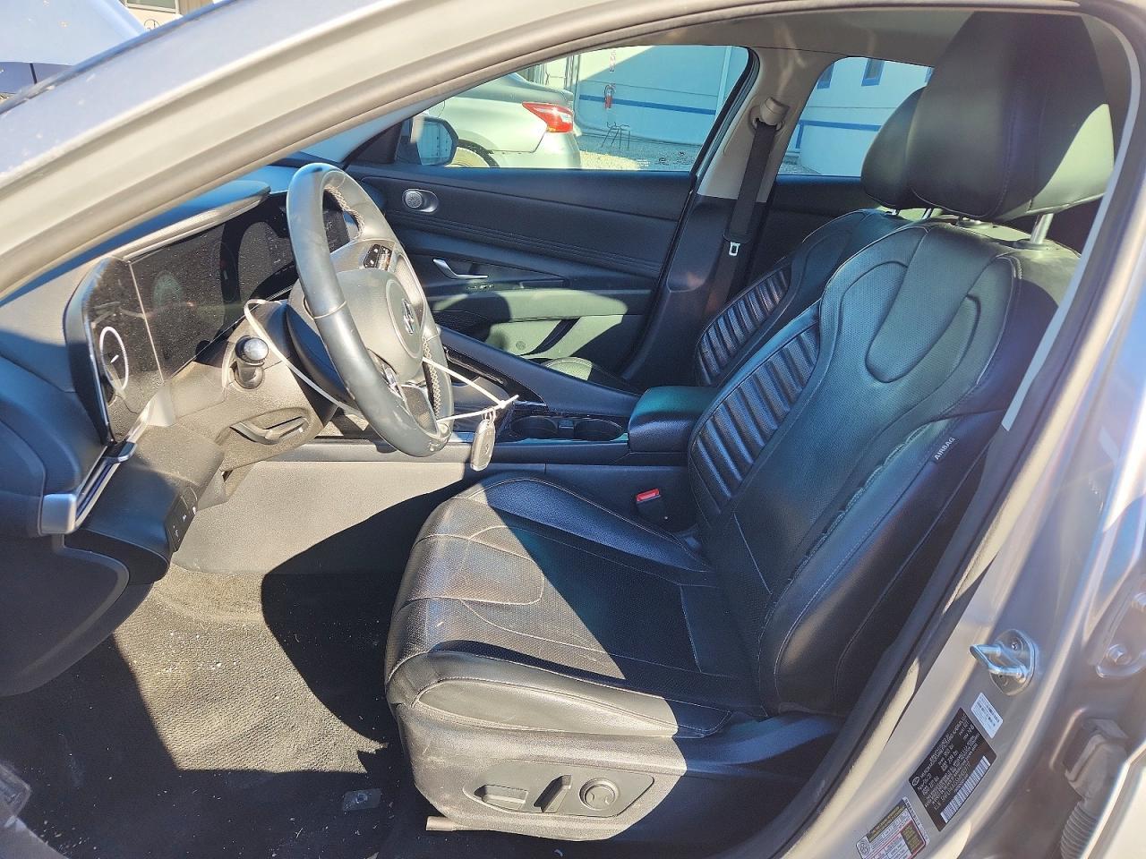 2021 Hyundai Elantra Limited - Image 7