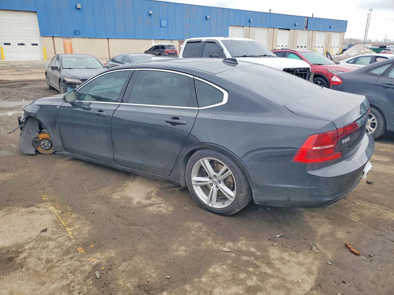 2018 Volvo S90 T5 Momentum - Фото 2