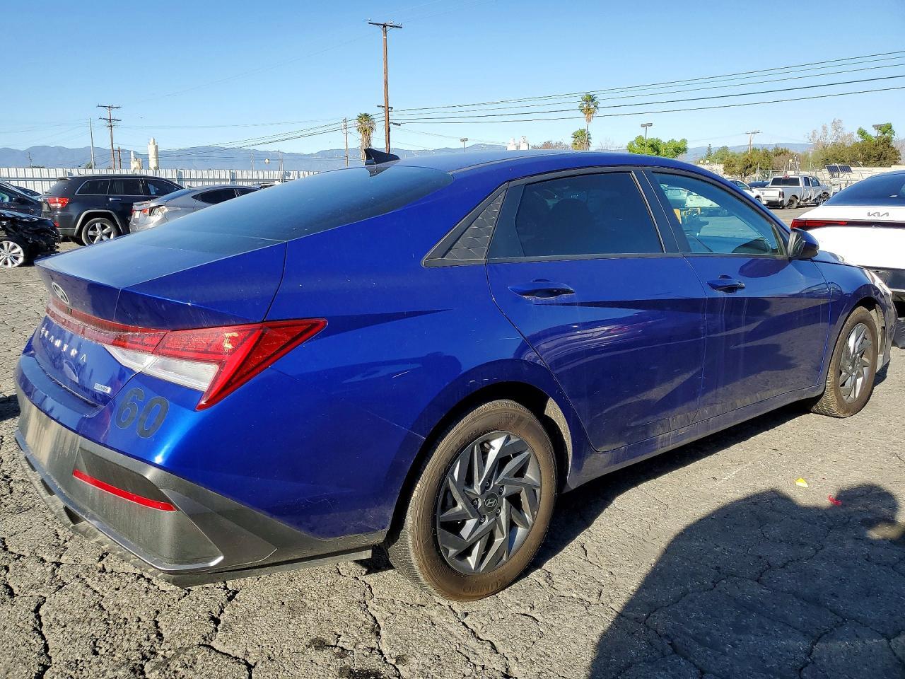 2025 Hyundai Elantra Blue - Фото 3