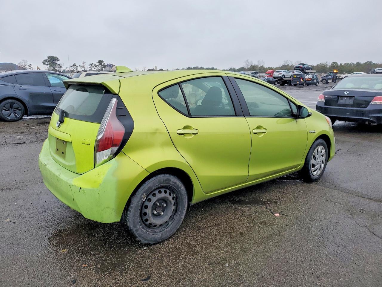 2015 Toyota Prius C - Фото 3
