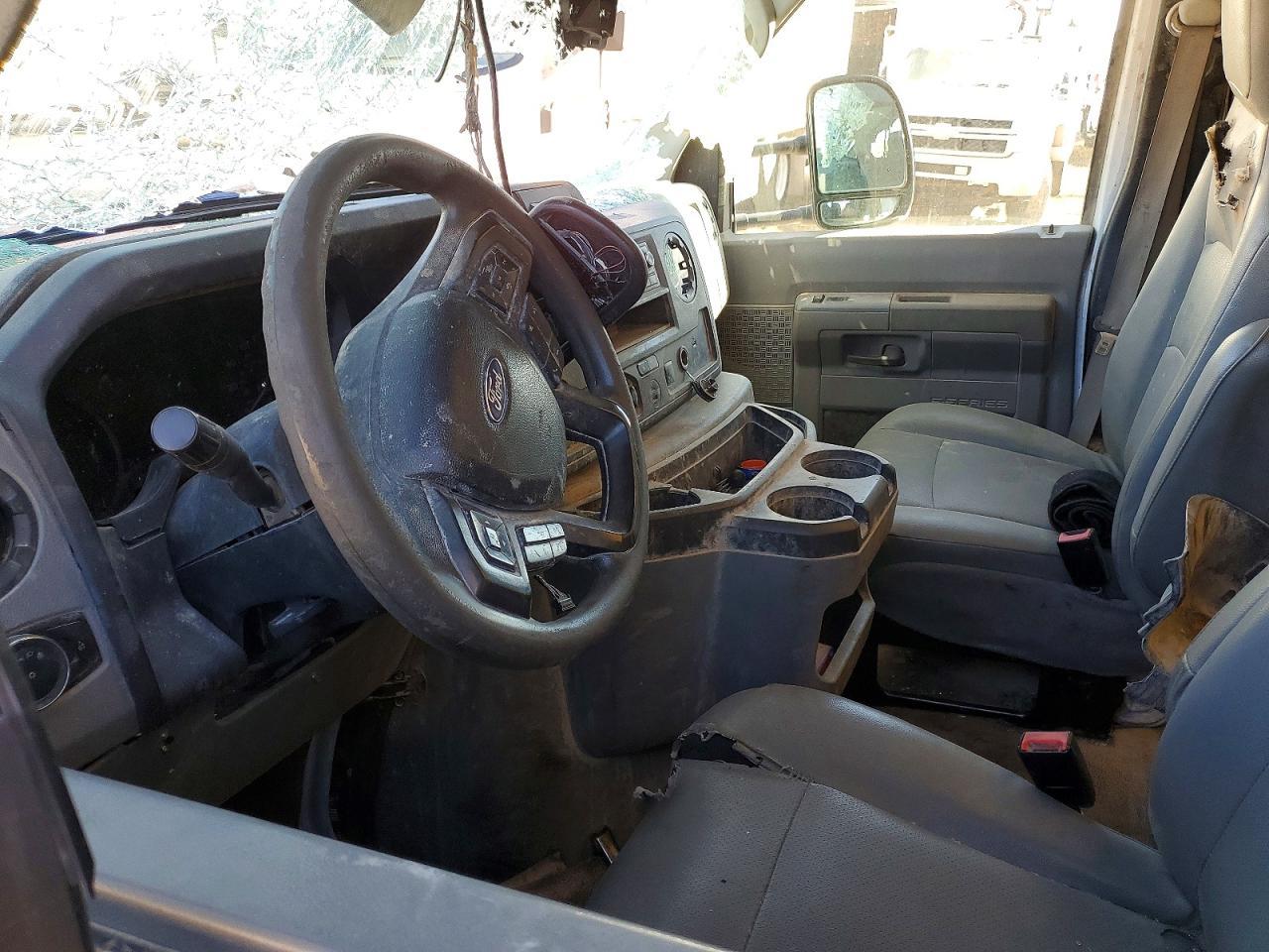 2022 Ford E450 Delivery Truck - Image 7
