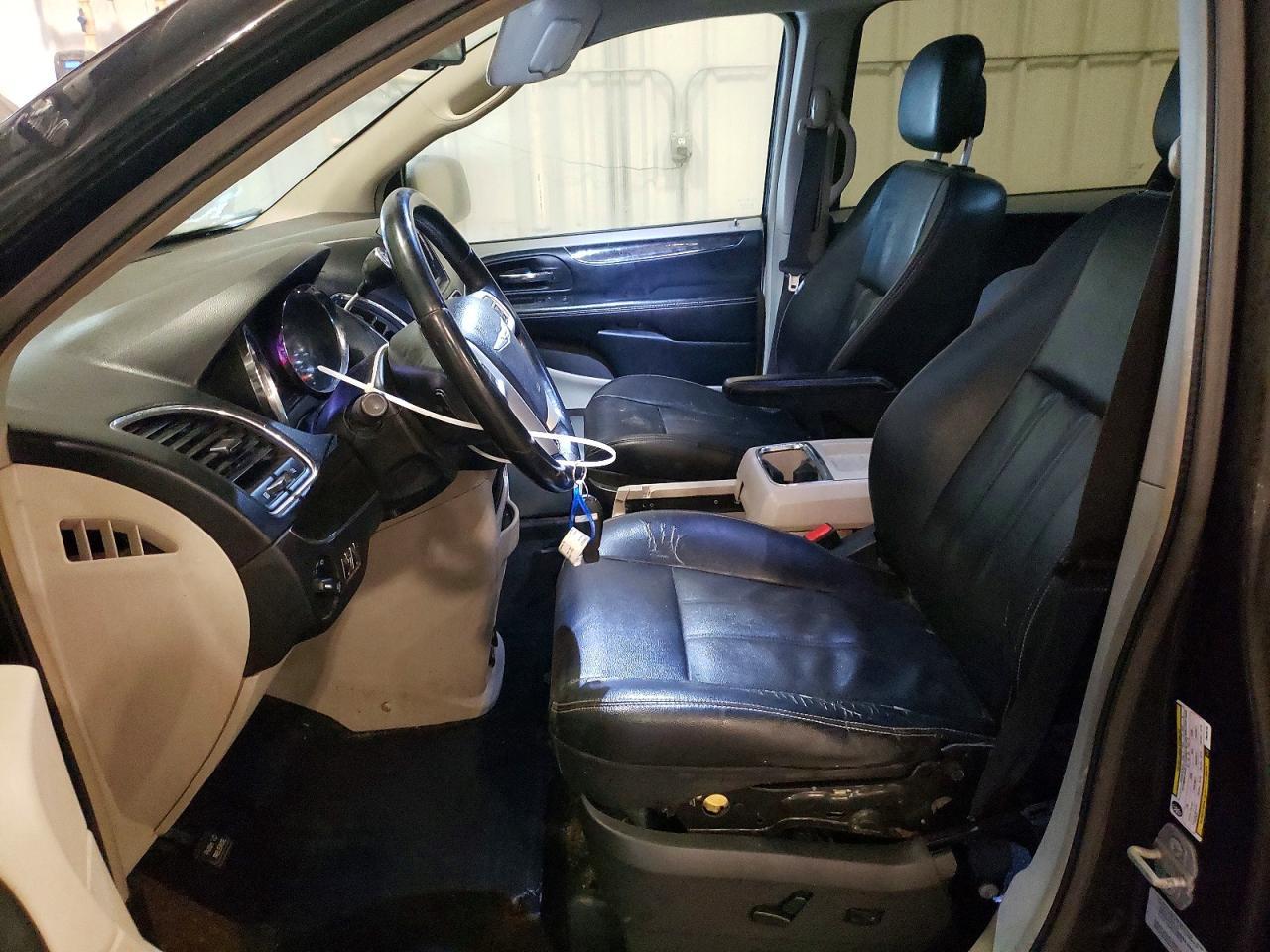 2015 Chrysler Town & Country Touring - Фото 7
