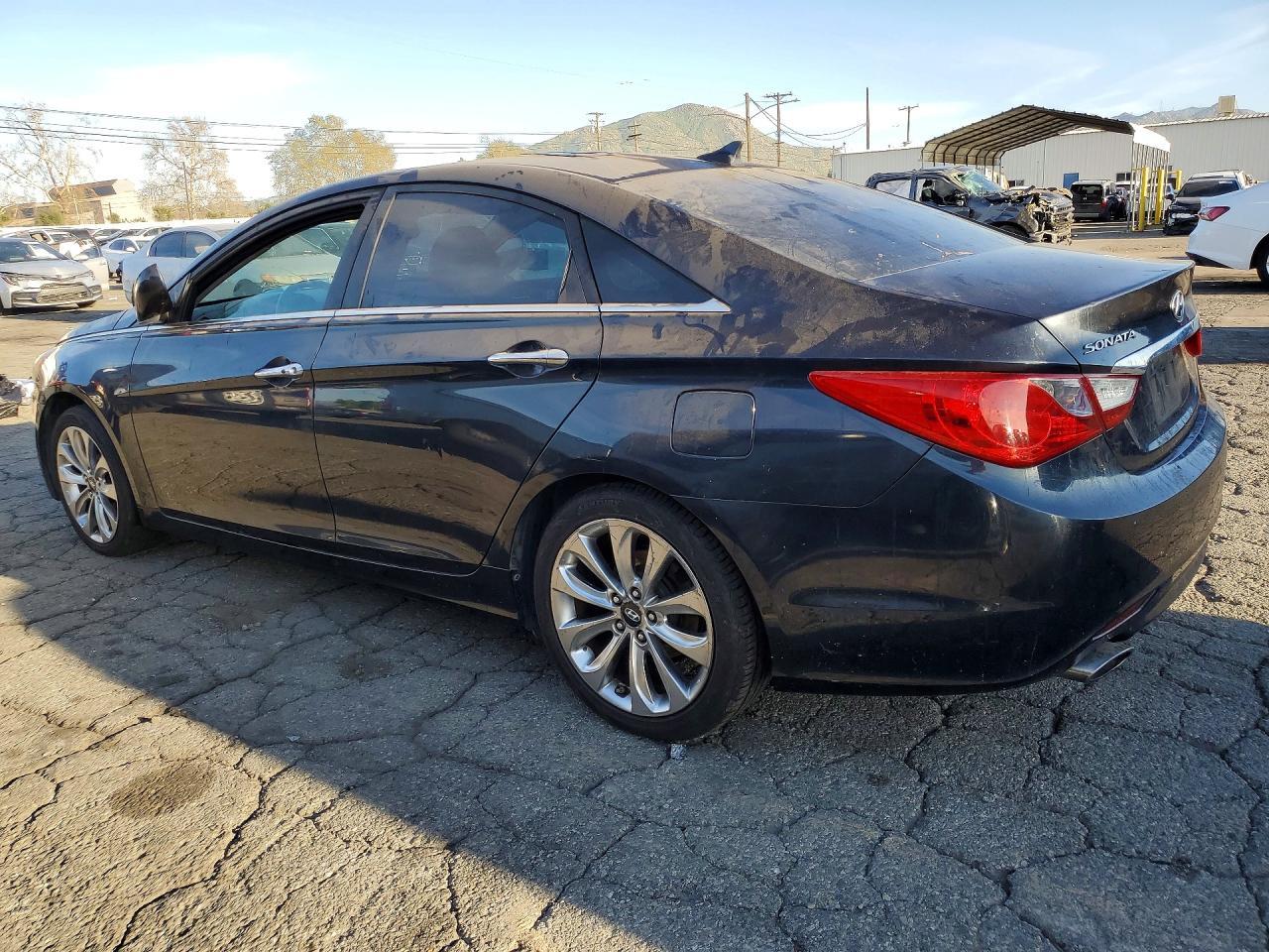 2011 Hyundai Sonata Se - Image 2