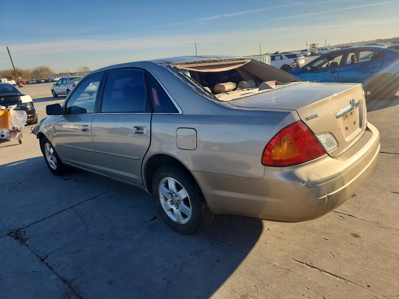 2000 Toyota Avalon Xl - Image 2