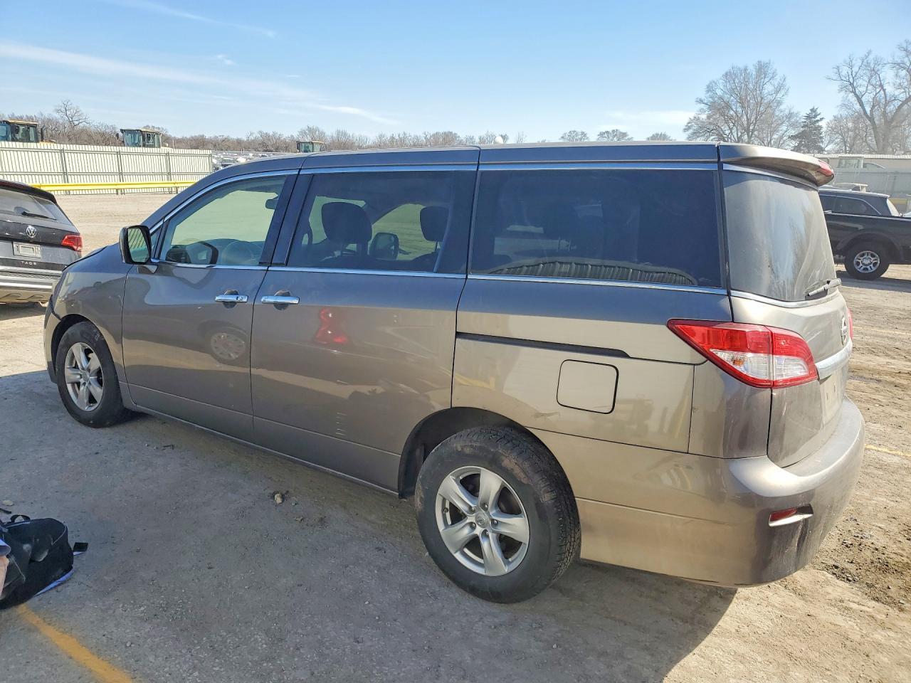 2014 Nissan Quest - Image 2