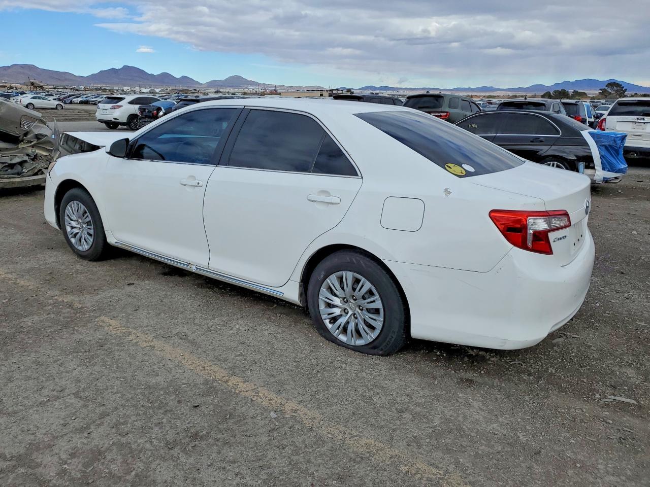 2012 Toyota Camry Le - Фото 2