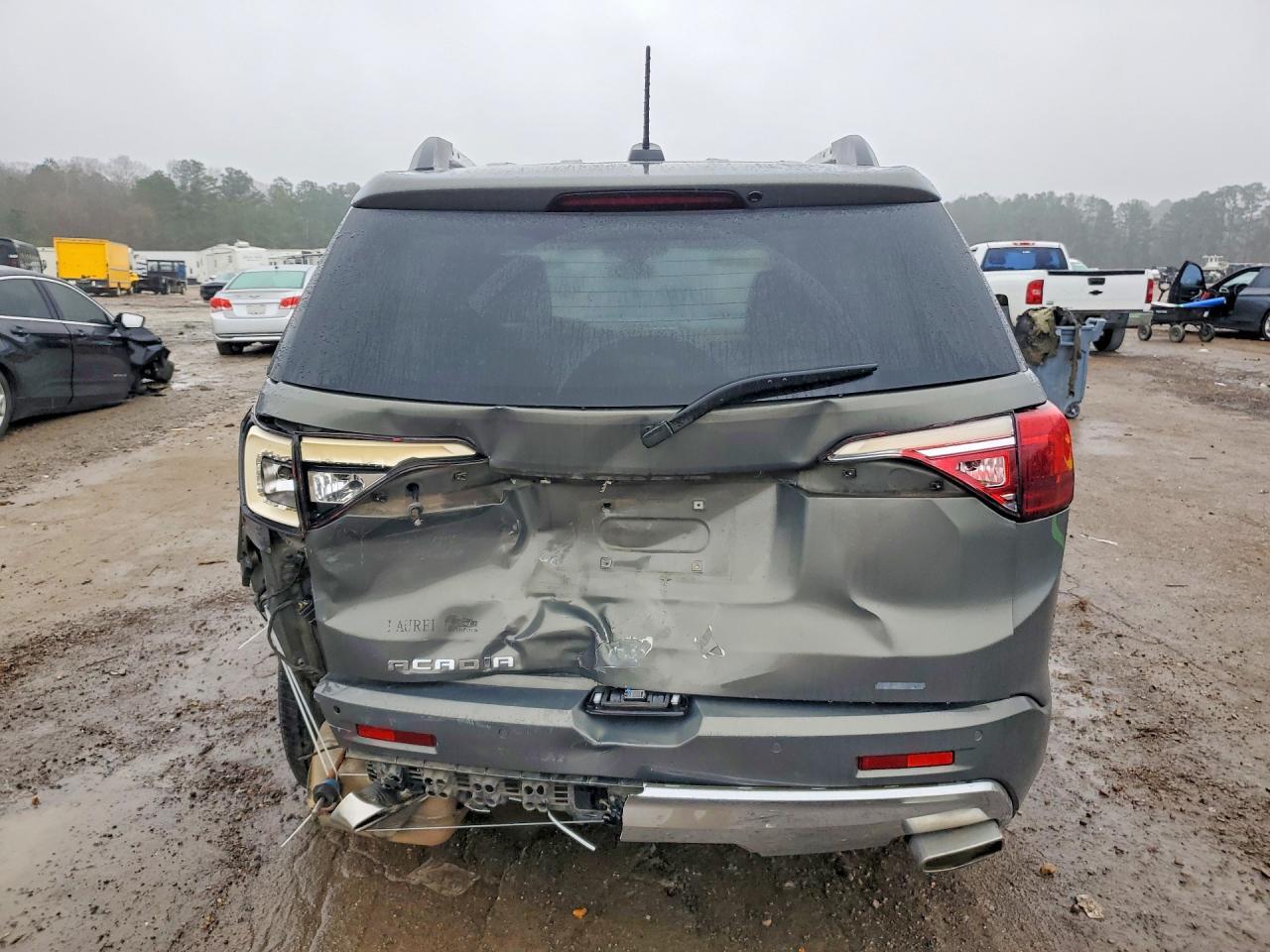 2017 GMC Acadia Denali - Фото 6