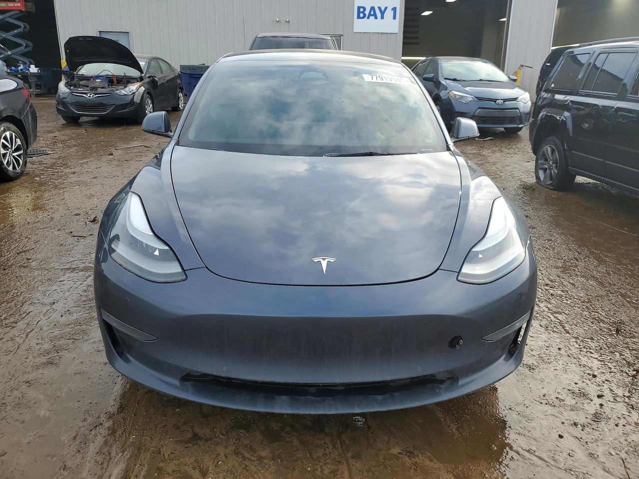 2022 Tesla Model 3 - Фото 5