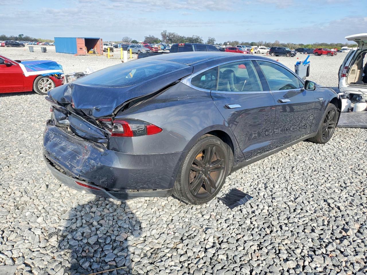 2015 Tesla Model S 60 - Фото 3