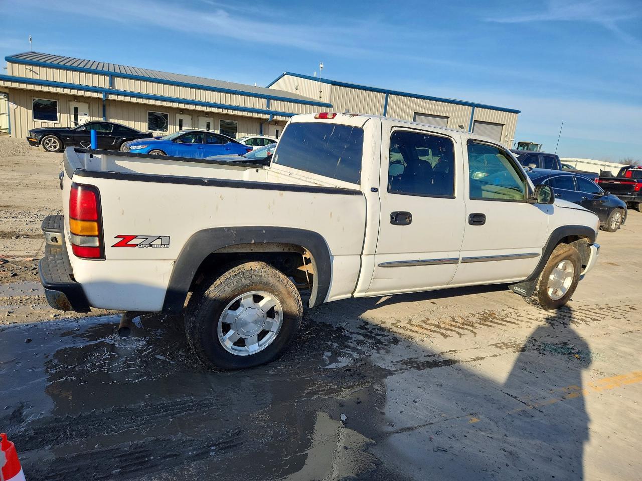 2005 GMC New Sierra K1500 - Фото 3