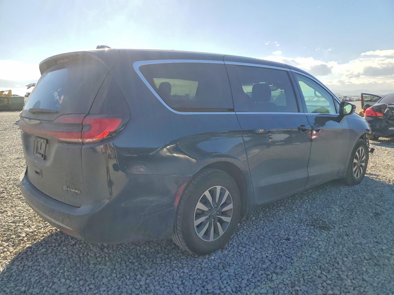 2022 Chrysler Pacifica Hybrid Touring L - Фото 3