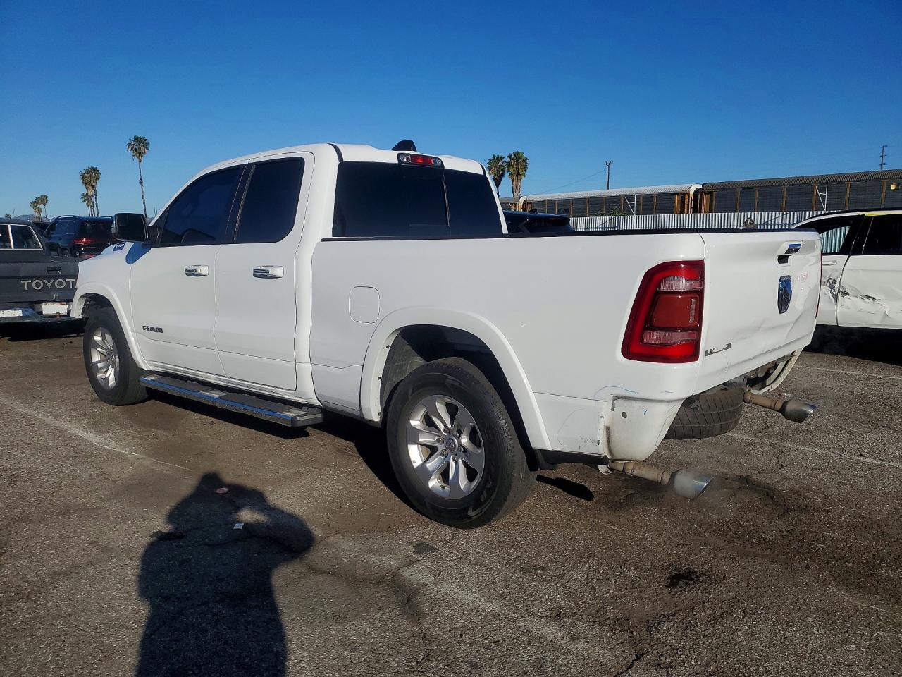 2020 Ram 1500 Laramie - Фото 2