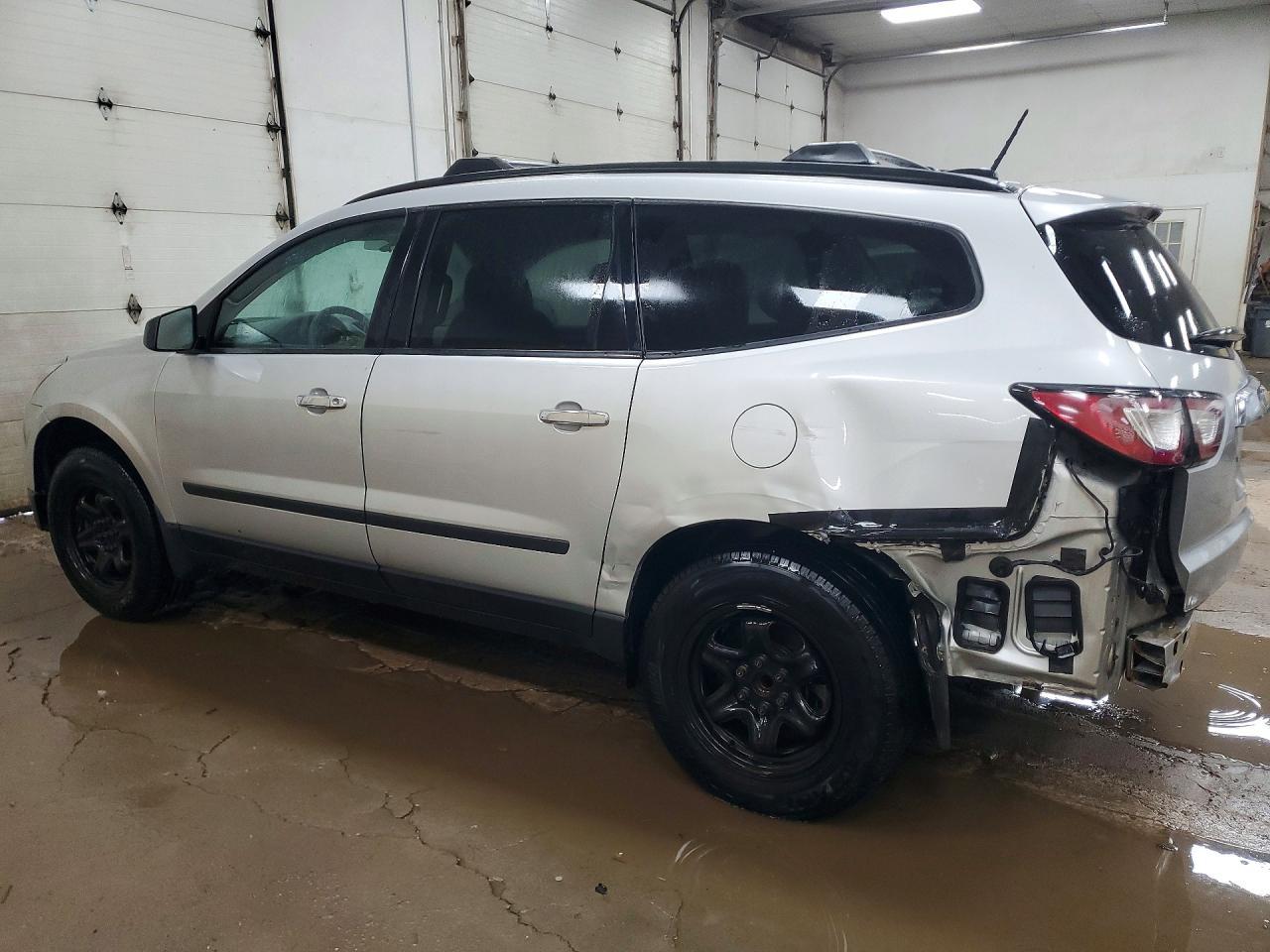 2016 Chevrolet Traverse Ls - Фото 2