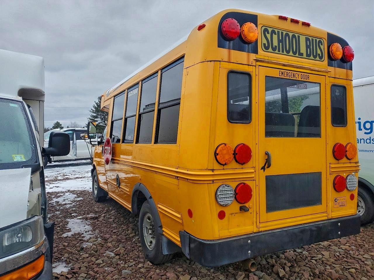 2016 Chevrolet Express G3 - Bus - Image 3