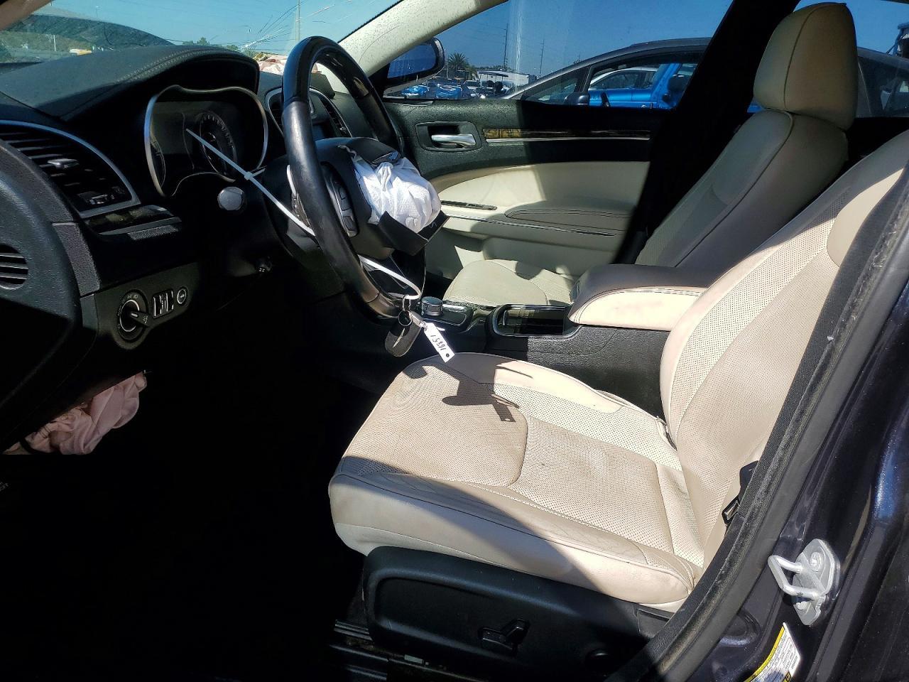 2017 Chrysler 300C - Фото 7