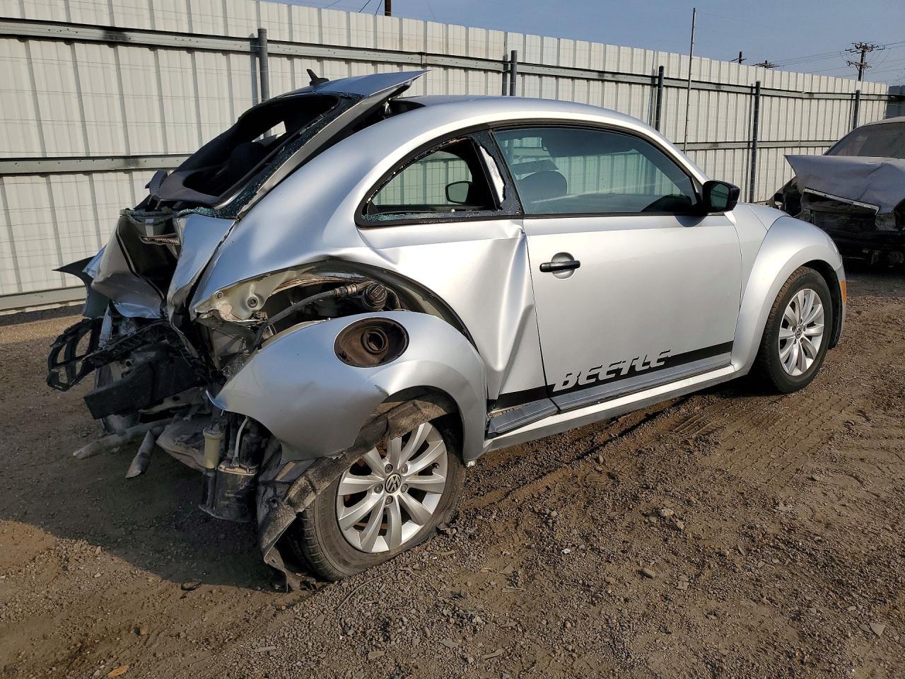 2013 Volkswagen Beetle - Image 3