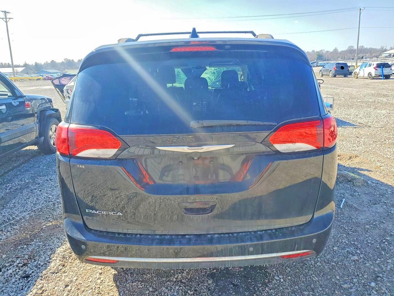 2017 Chrysler Pacifica Touring L - Фото 6