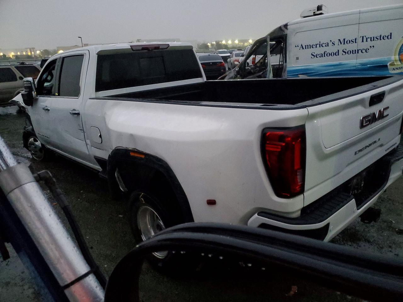 2020 GMC Sierra K3500 Denali - Фото 2
