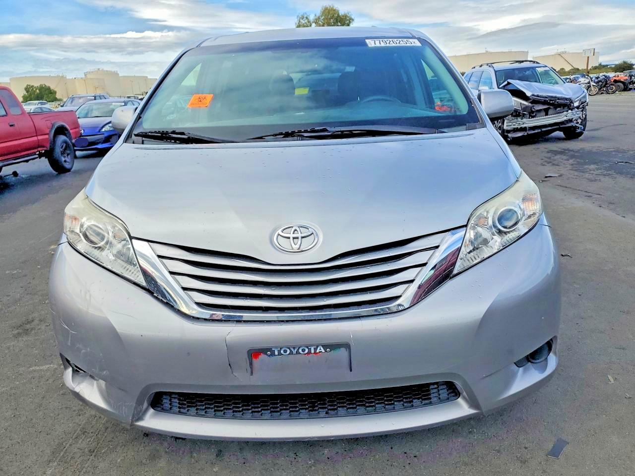 2015 Toyota Sienna Le - Фото 5