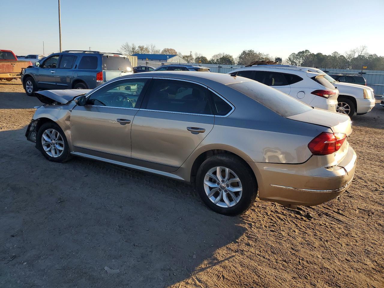 2016 Volkswagen Passat S - Фото 2