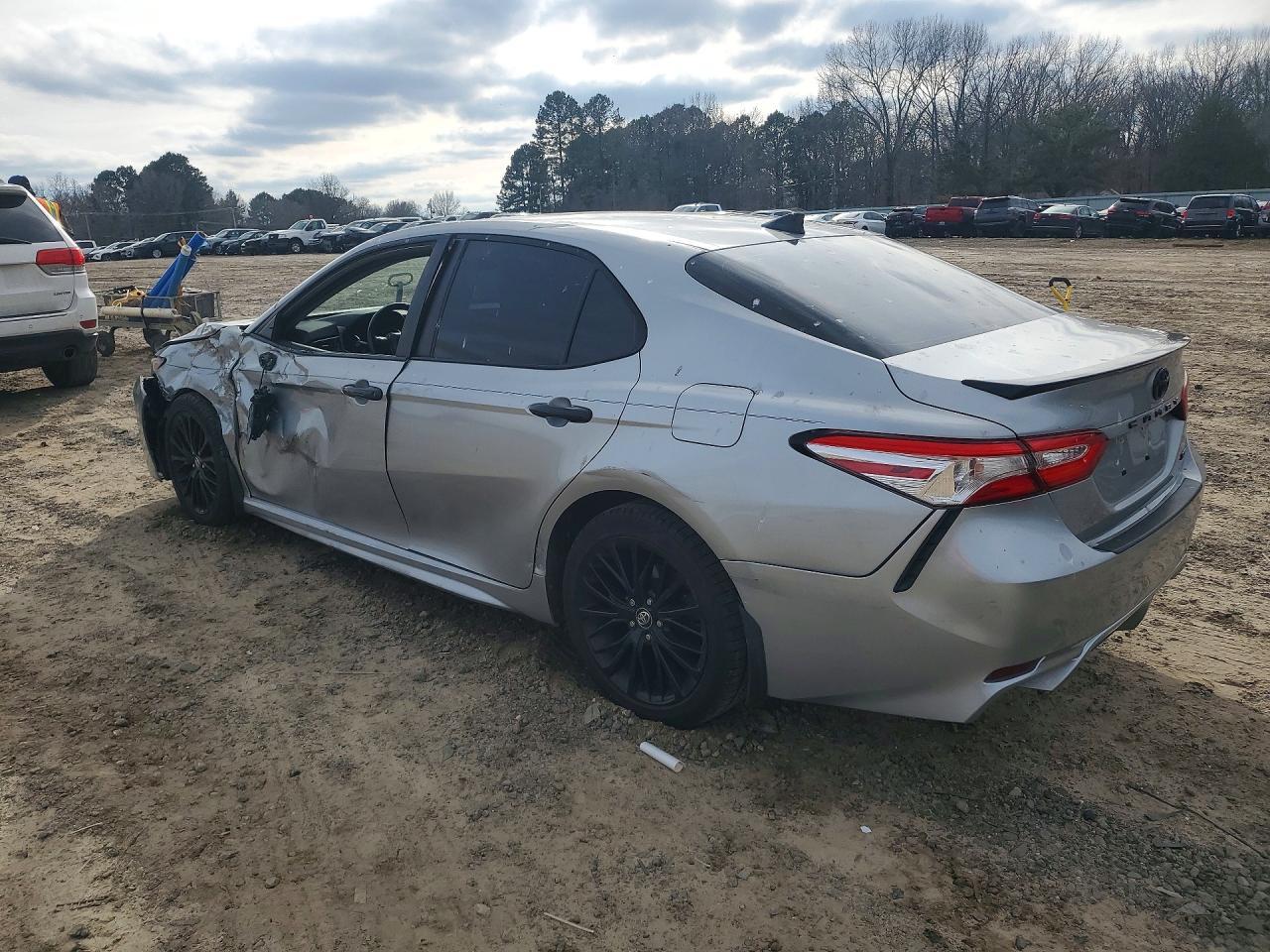 2020 Toyota Camry Se - Image 2