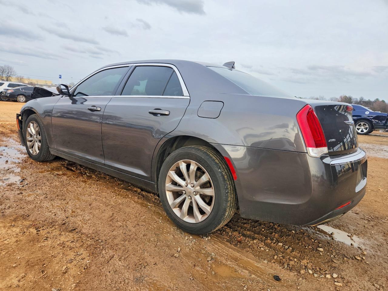 2018 Chrysler 300 Touring - Фото 2