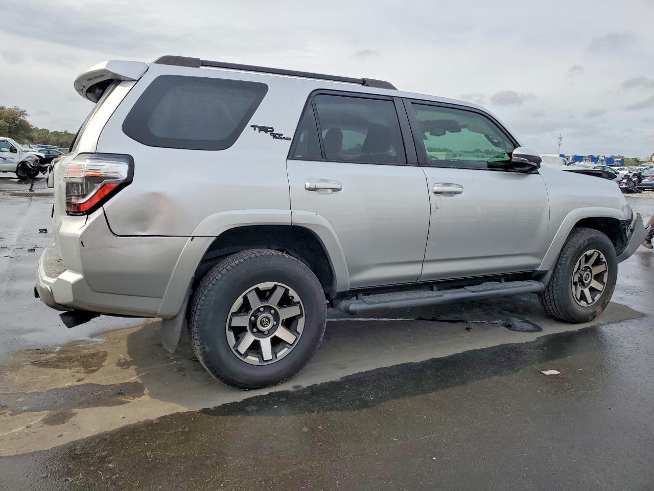 2022 Toyota 4Runner Sr5 Premium - Image 3