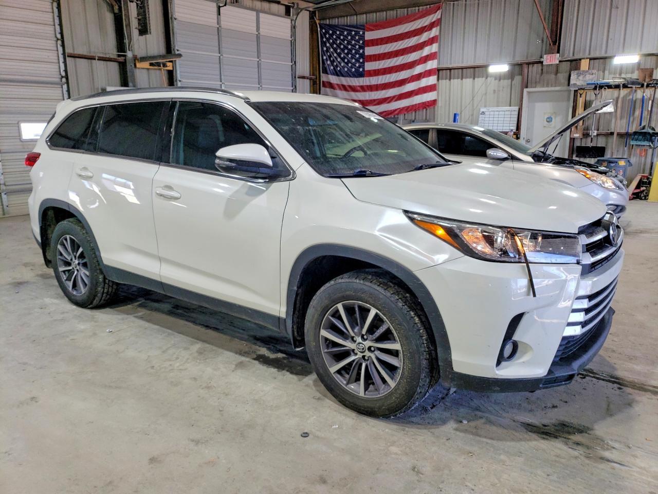 2019 Toyota Highlander Se - Image 4