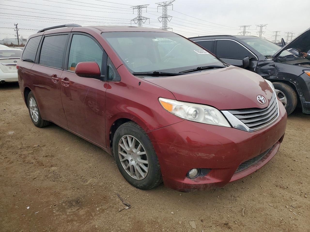 2013 Toyota Sienna - Image 4
