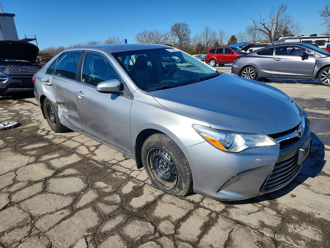 2015 Toyota Camry Le - Фото 4