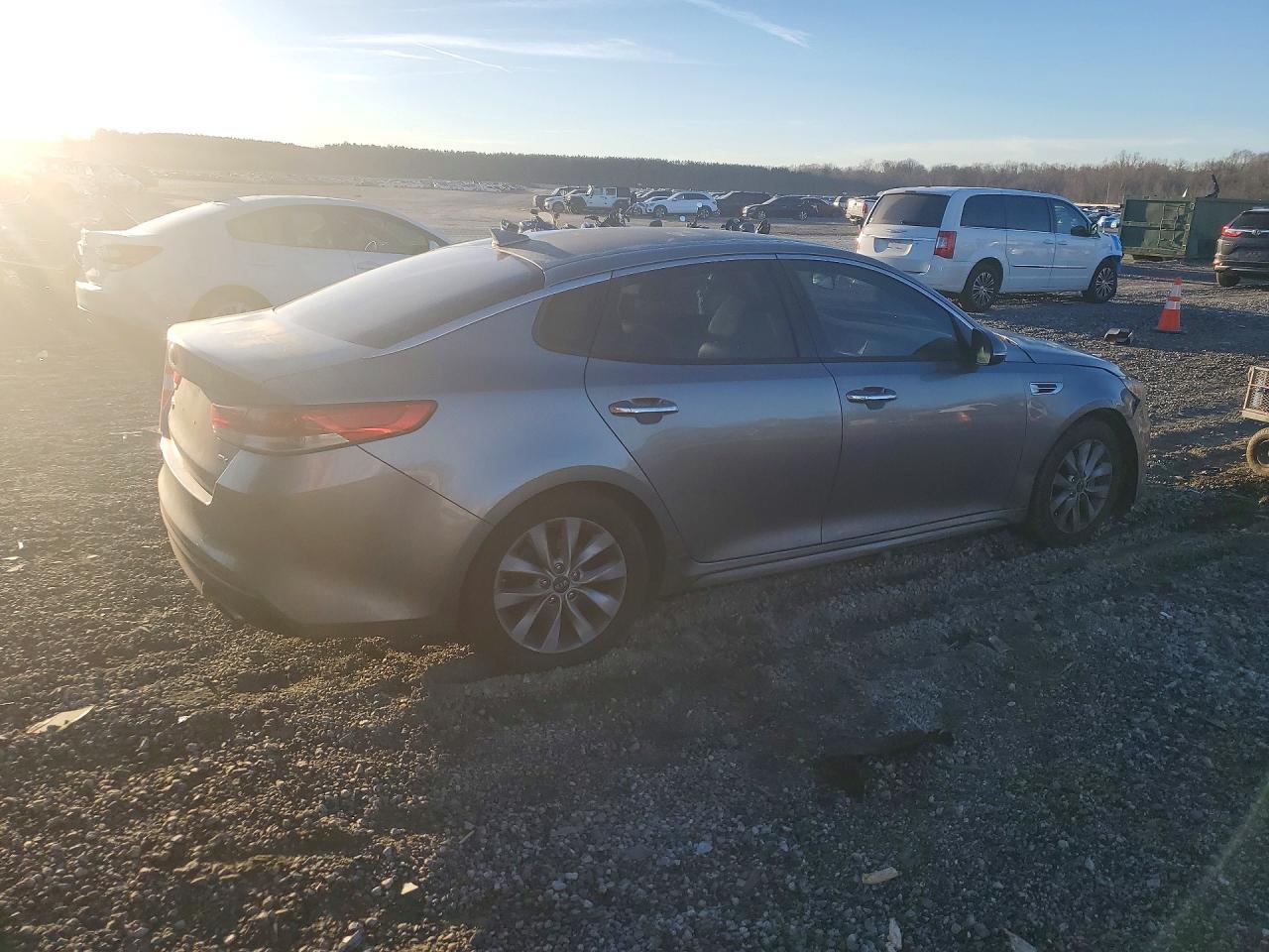2018 Kia Optima Ex - Image 3