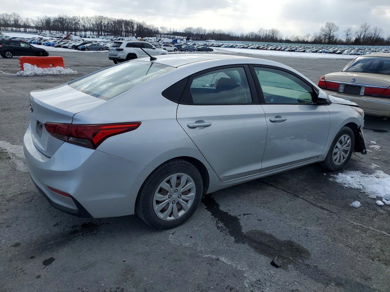 2020 Hyundai Accent Se - Фото 3