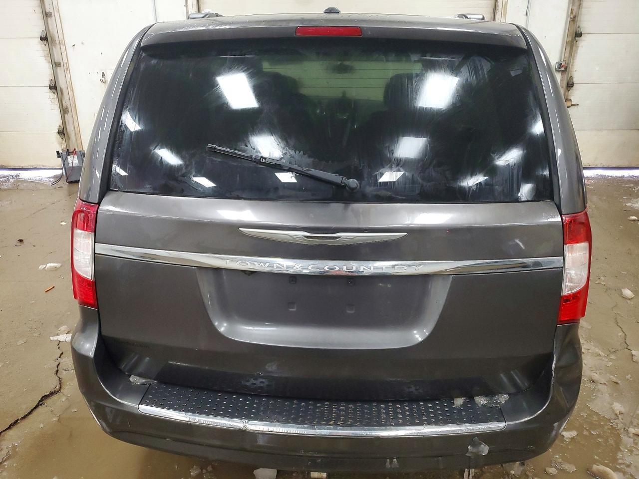 2015 Chrysler Town & Country Touring - Фото 6