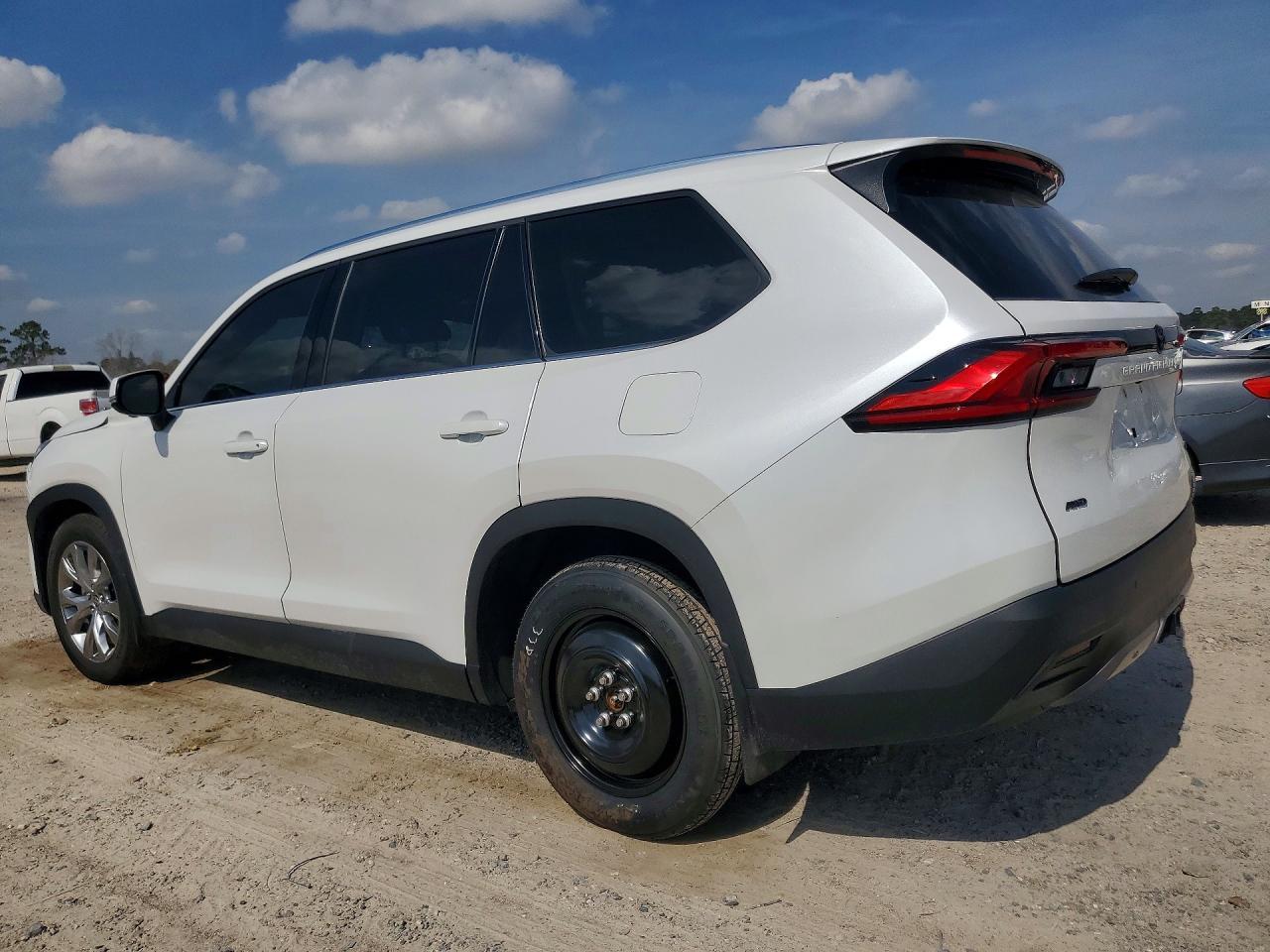 2024 Toyota Grand Highlander Xle - Image 2