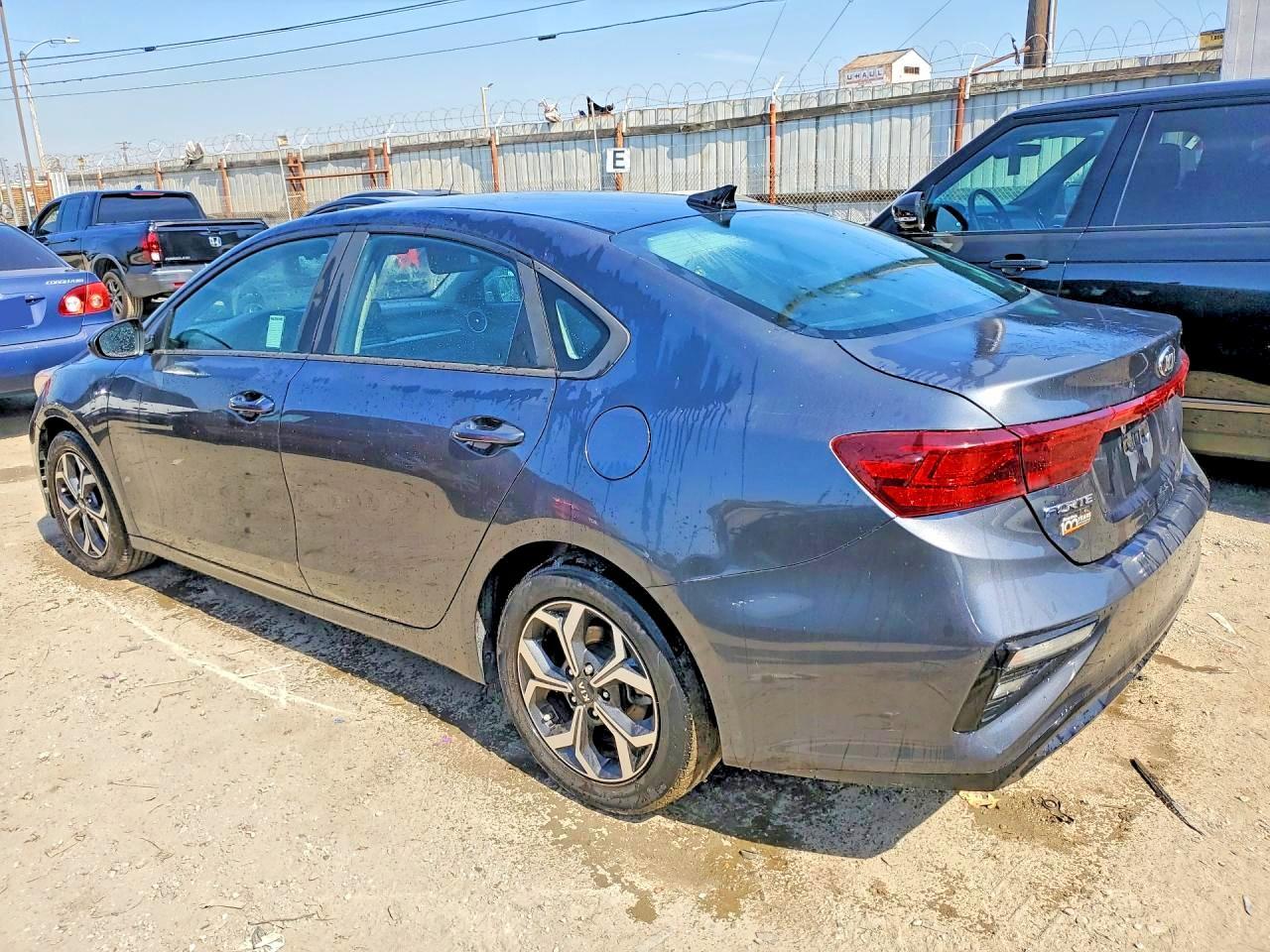 2019 Kia Forte Lxs - Фото 2