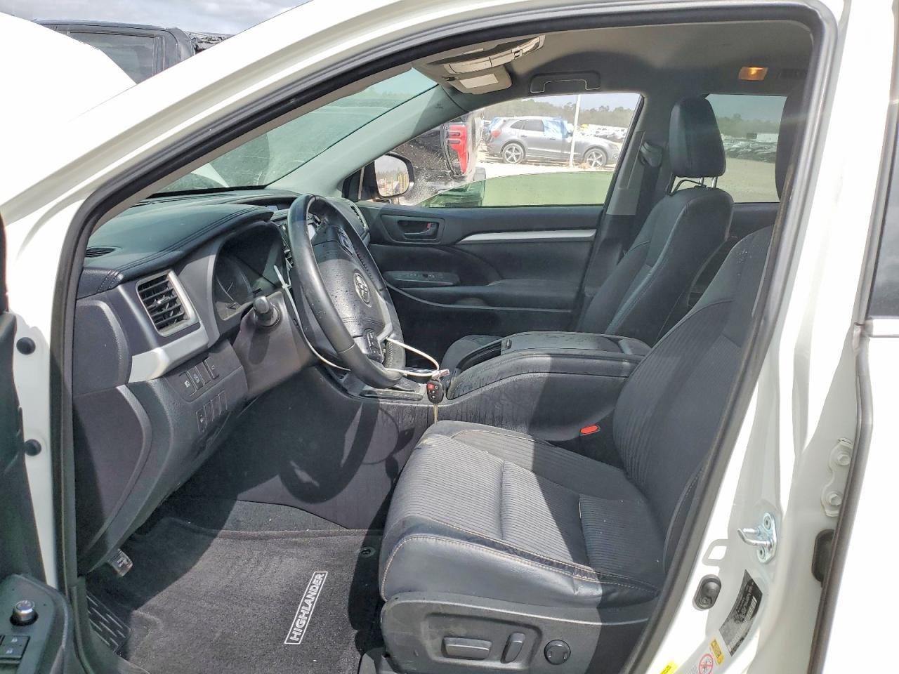 2017 Toyota Highlander Le Plus - Фото 7