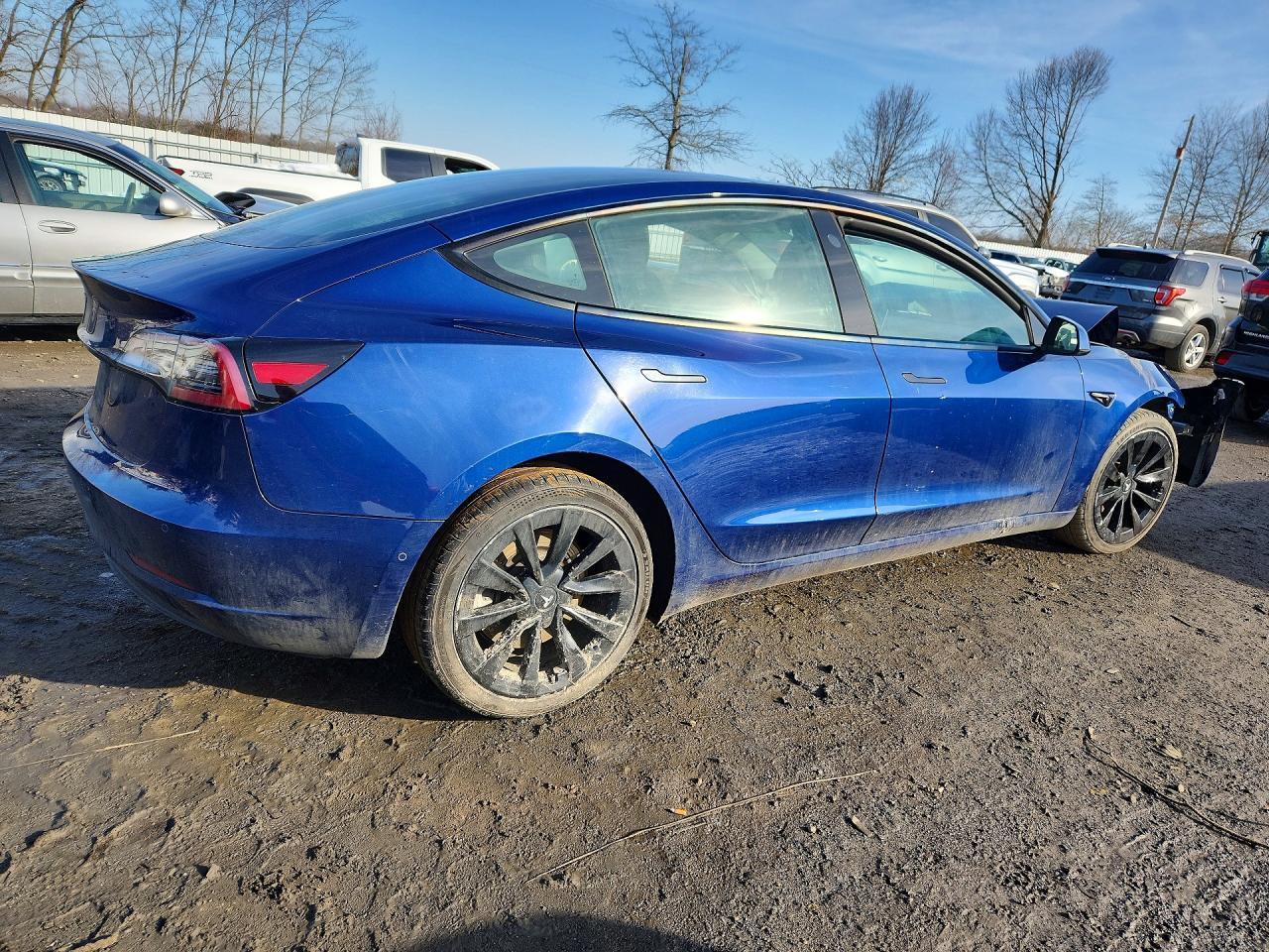 2022 Tesla Model 3 - Фото 3